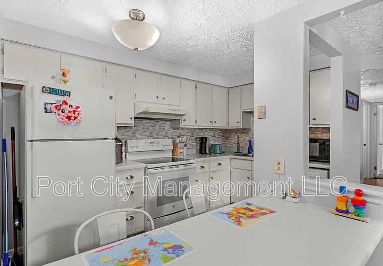 8030 Abbey Ct #H — Photo 11