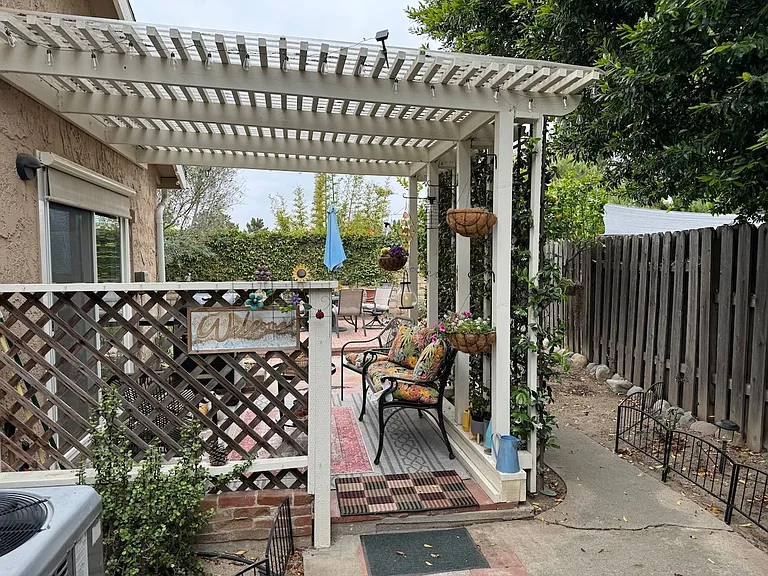 5203 Meadowview Dr — Photo 4