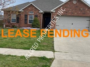 1310 N Shetland Dr, Fayetteville, AR 72704