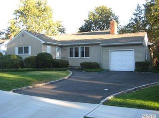 7 Chadwick Rd, Syosset, NY 11791