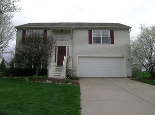 777 Ridgecrest Dr, Fenton, MI 48430