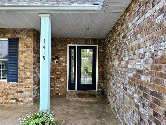 2nd image of 1418 Overland Dr