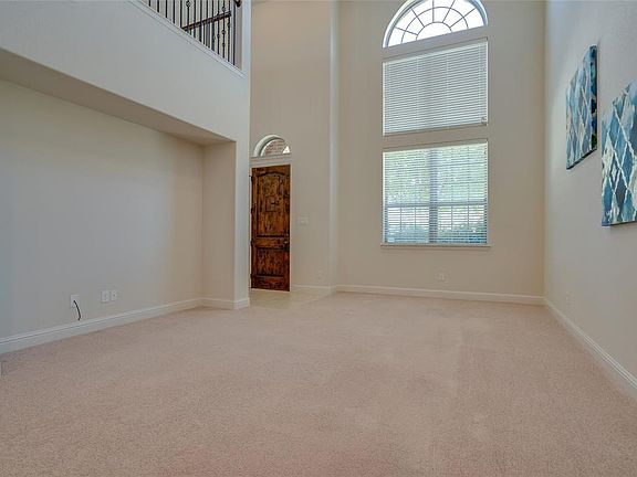 3rd image of 8639 Naomi St