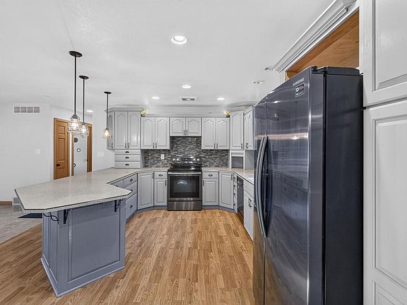 5th image of 240 Meadowbrook DRIVE