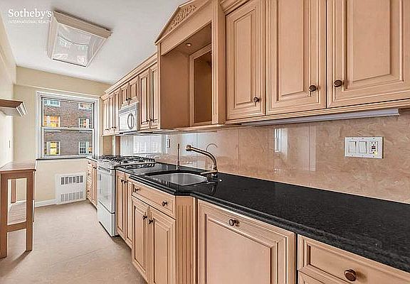 4th image of 40 E 78th St #10D