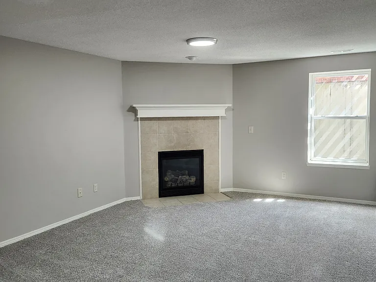 3360 N Governeour Cir — Photo 10