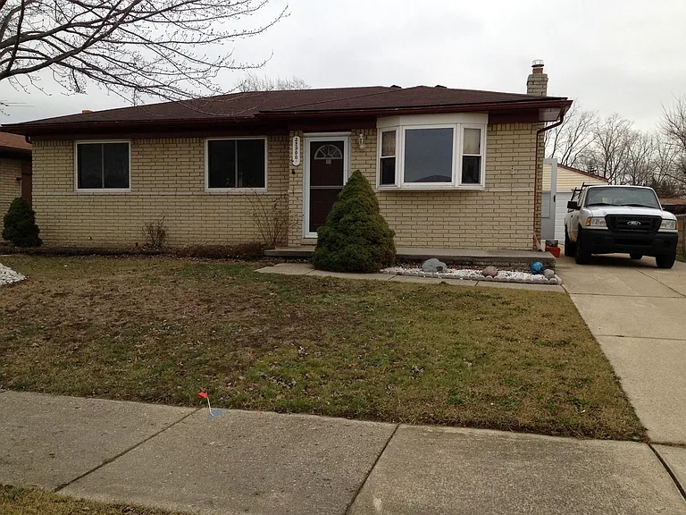 32900 Haggerty Dr — Photo 3