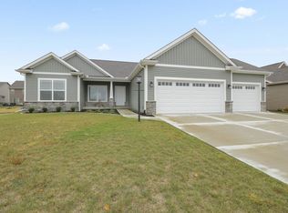 2002 Max Run Dr, Champaign, IL 61822