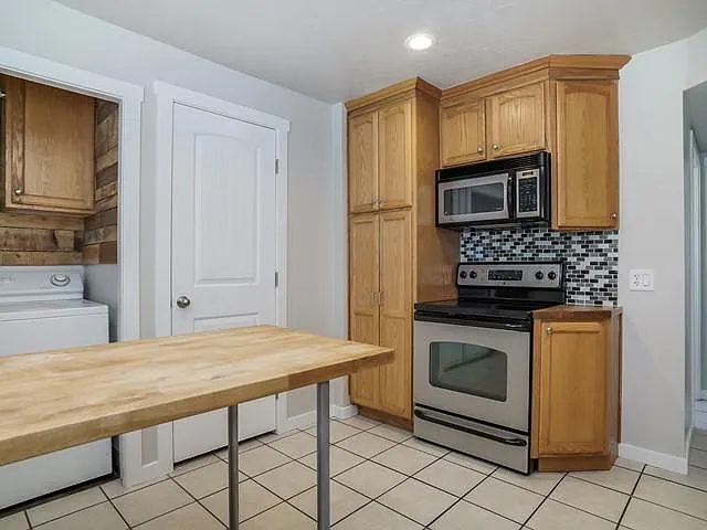 2561 E 6550 S — Photo 18