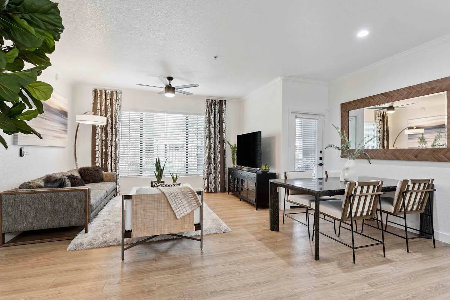 The Laurel Apartments — Photo 2