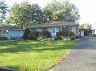 11 Deer Path, Lake In The Hills, IL 60156