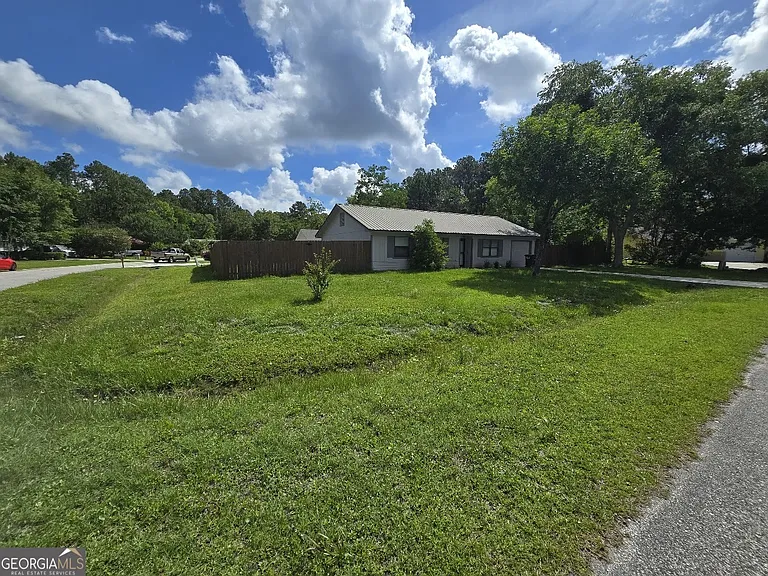 1001 Regal Rd — Photo 4