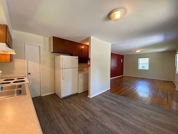 3rd image of 428 N Clark St