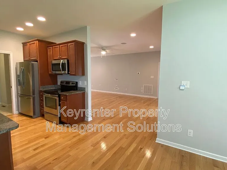 819 Geoffery St — Photo 23