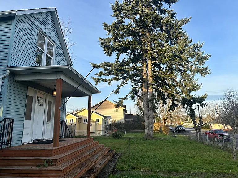 2420 Walnut St — Photo 1