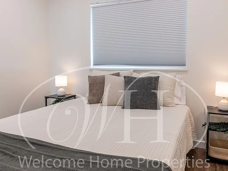 159 SE Sparrows Pl — Photo 34