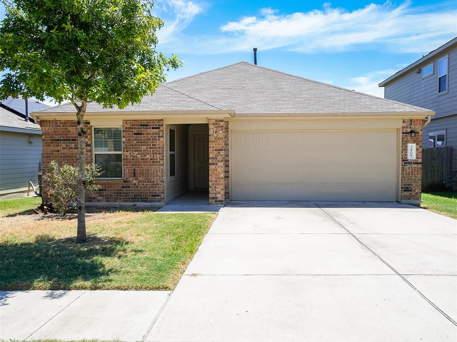 3 bed, 2.0 bath, 1455 sqft, $2,100 — Photo 1
