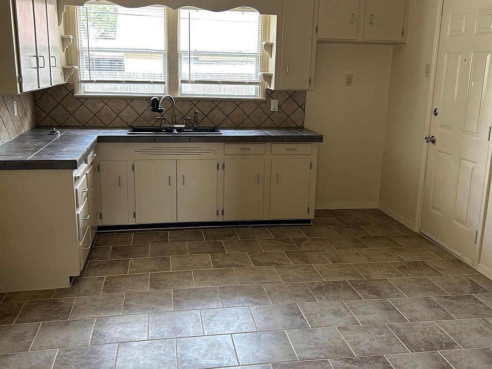 1st image of 5208 Stephanie Dr