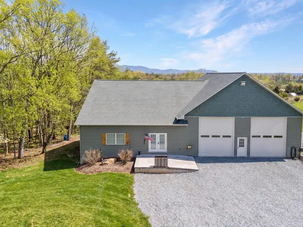 2680 Bluewater Dr, Moneta, VA 24121
