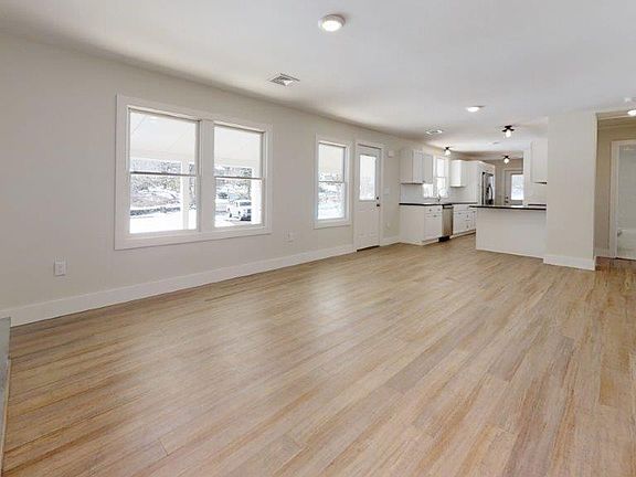 3rd image of 25 Hunt Ave