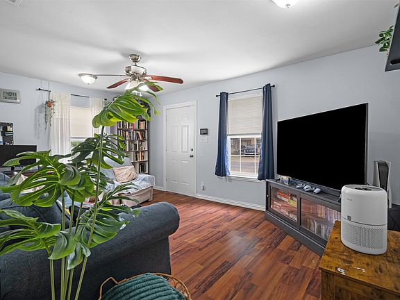3rd image of 2539 Sharon St