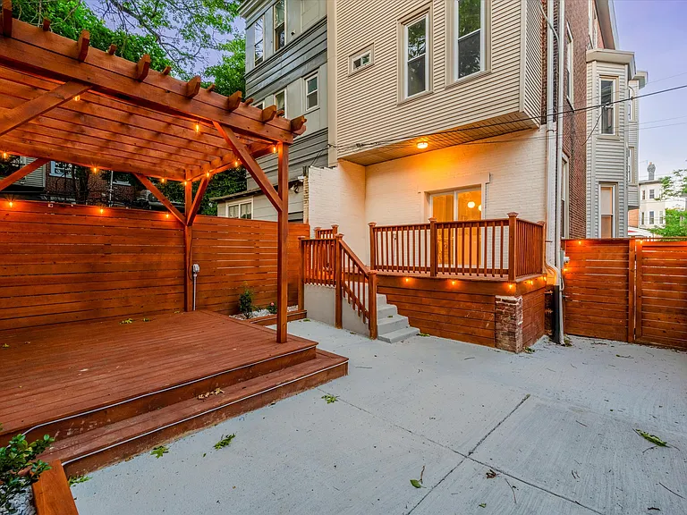 4911 Warrington Ave — Photo 47
