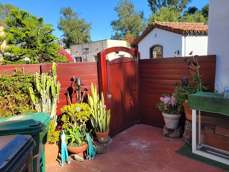 3716 Robinson Pl — Photo 5