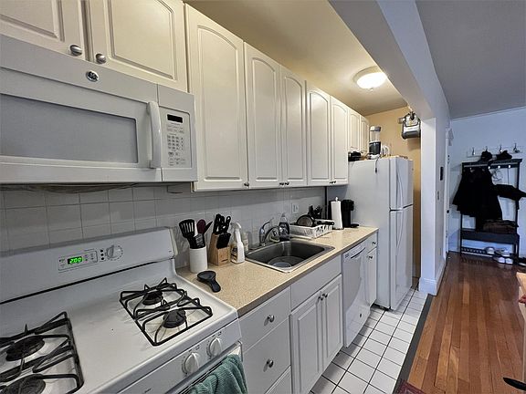 5th image of 852 Massachusetts Ave #3F