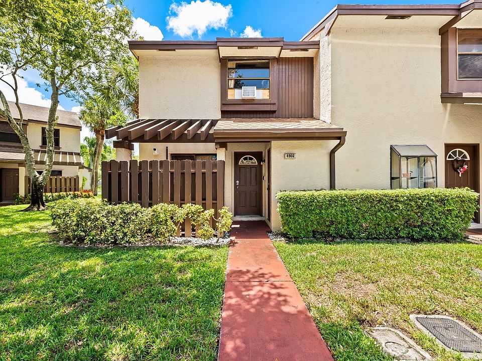 1st image of 4902 NW 82nd Avenue #2001