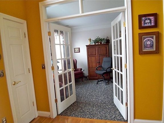 2nd image of 4822 Carriage Dr
