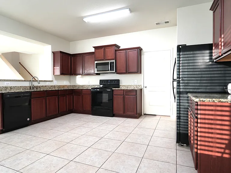 344 Magnolia Dr — Photo 8