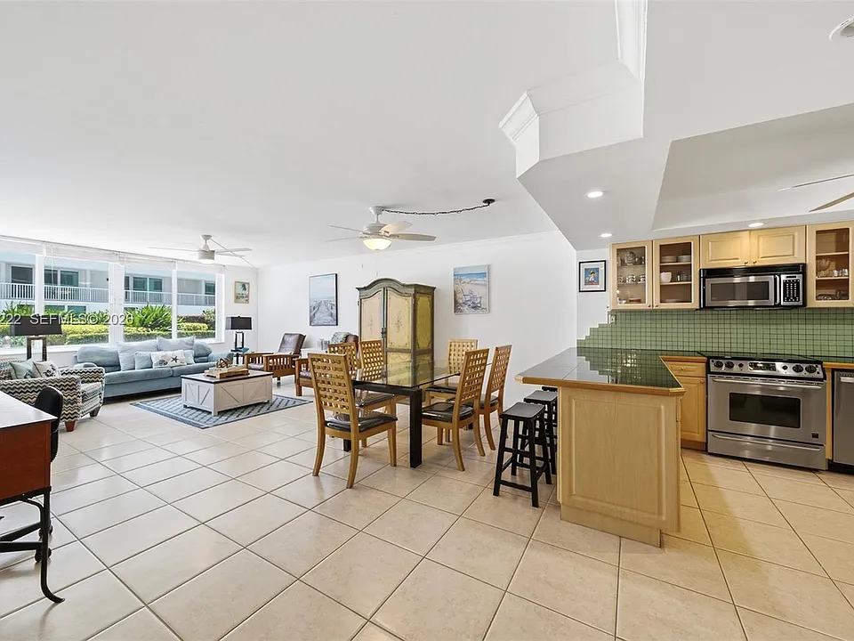 5401 Collins Ave #108