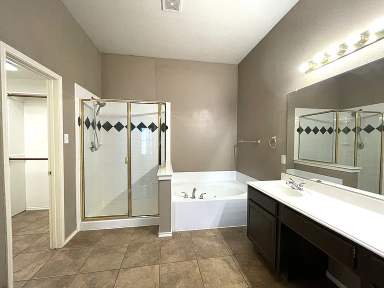 6000 White Pine Dr — Photo 6