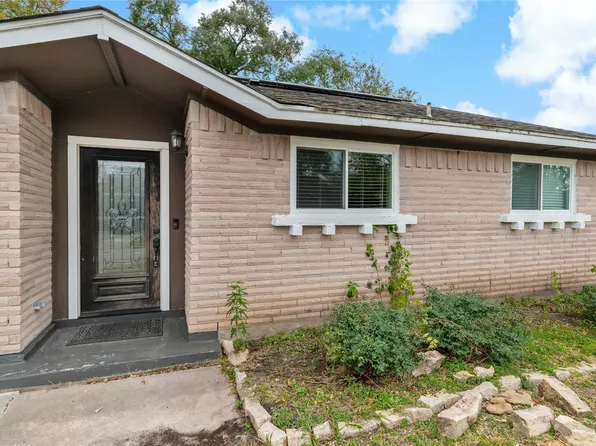 12015 Pompton Dr, Houston, TX 77089
