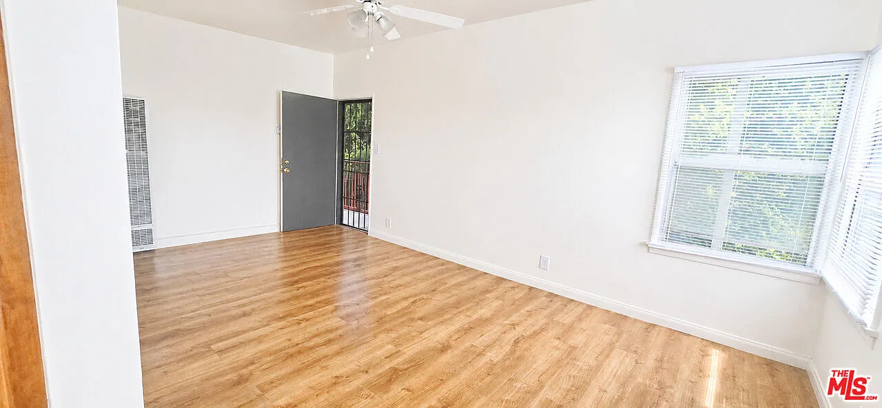 1 bed, 1.0 bath, 4100 sqft, $1,980 — Photo 4