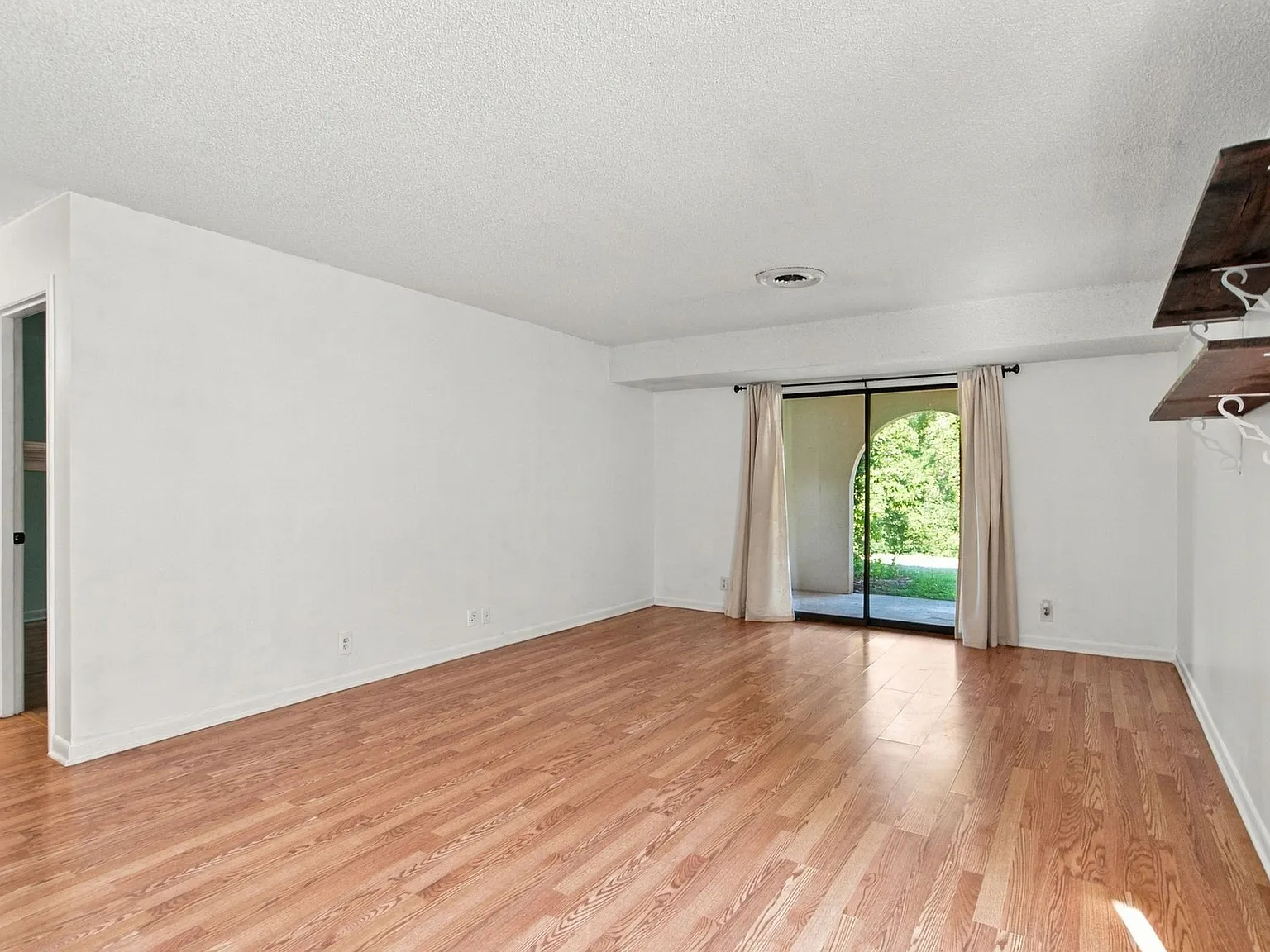 1 bed, 730 sqft, $1,425 — Photo 4