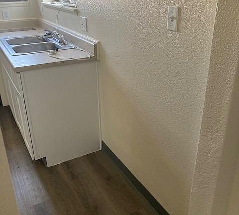 4th image of 1600 42nd St Unit 4