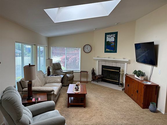 4th image of 171 E Sea Vista Lane