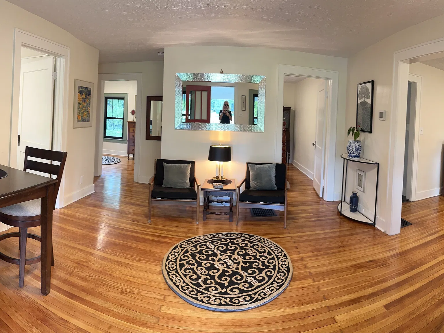 2 bed, 1000 sqft, $2,210 — Photo 2