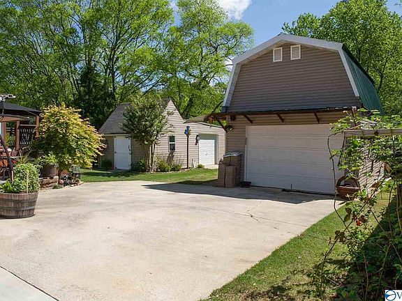 4th image of 2817 Briarwood Dr SE