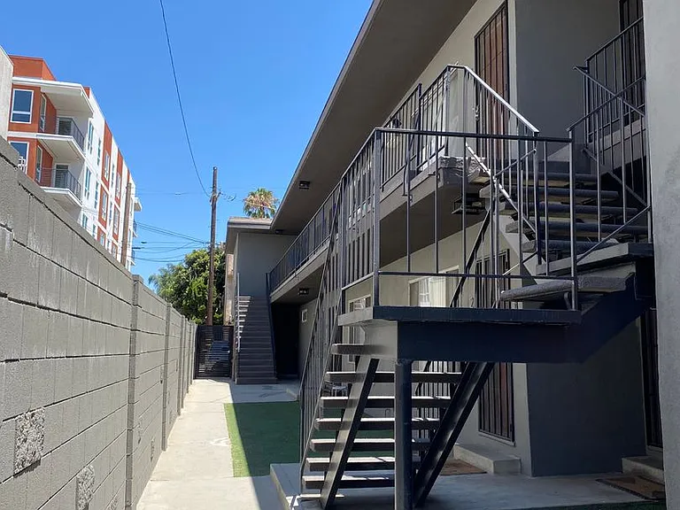 Barry Ave — Photo 11