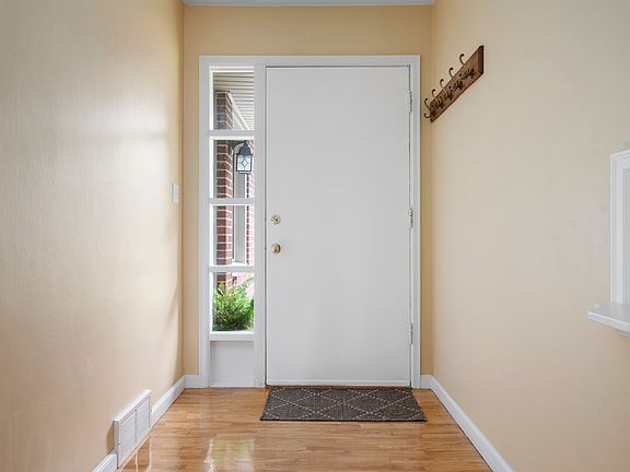 3rd image of 911 Dresser Dr