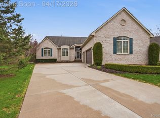 25228 Sutton Ct, Novi, MI 48374