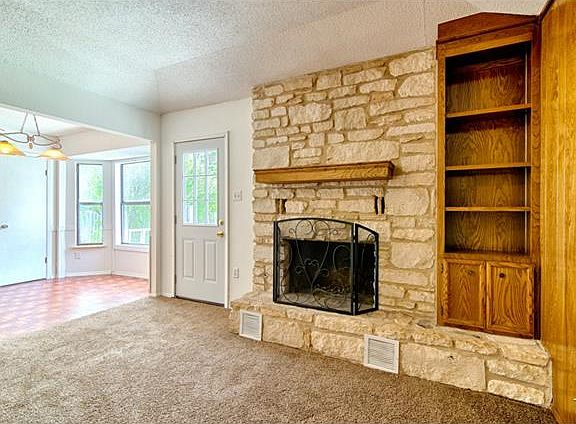 5th image of 304 Meadowcreek Cir