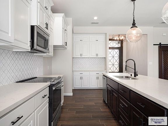 5th image of 23756 Richmond Cir