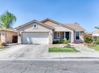 933 Parkwood Ave, Madera, CA 93637