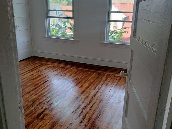 4th image of 17-19 Windsor St #3