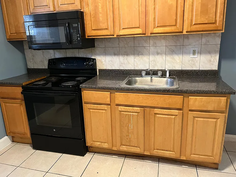 2339 N Gratz St — Photo 10