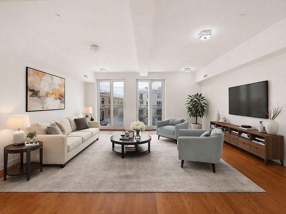 1st image of 3112 Emmons Ave #206