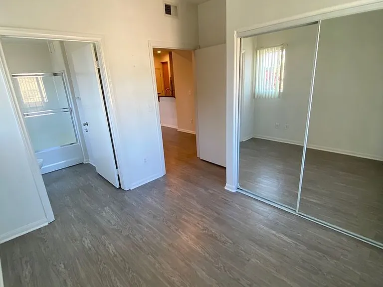 251 Robinson St — Photo 34